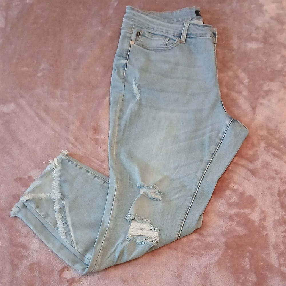 Judy Blue Distressed Skinny Fit Light Blue Capri Jeans Women's 16W - Picture 2 of 7